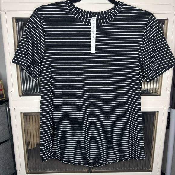 Lululemon Love Crew T-Shirt, Parallel Stripe Black White, EUC, Size 6 - Picture 1 of 7